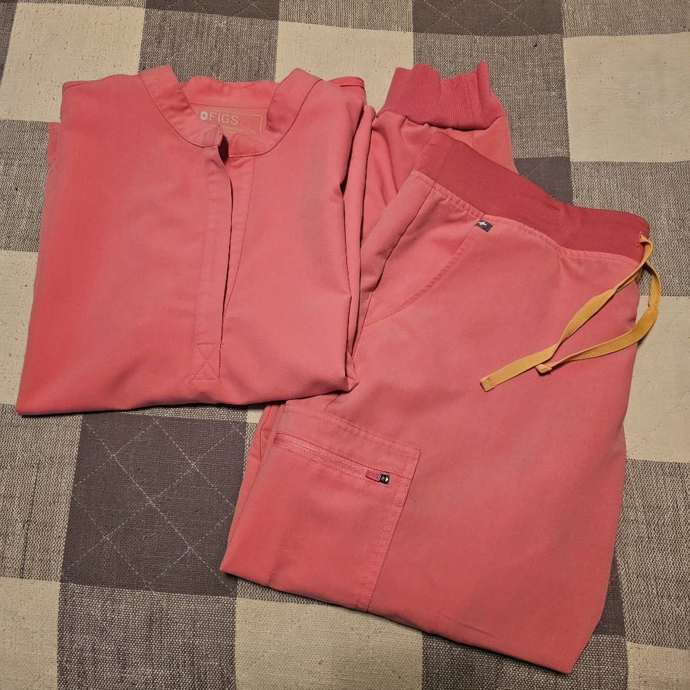 Figs Neon Pink Set